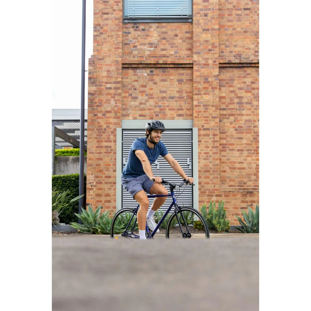 Pedal Messenger 3 Berlin Flat Bar Road Bike Midnight Blue - Image 8